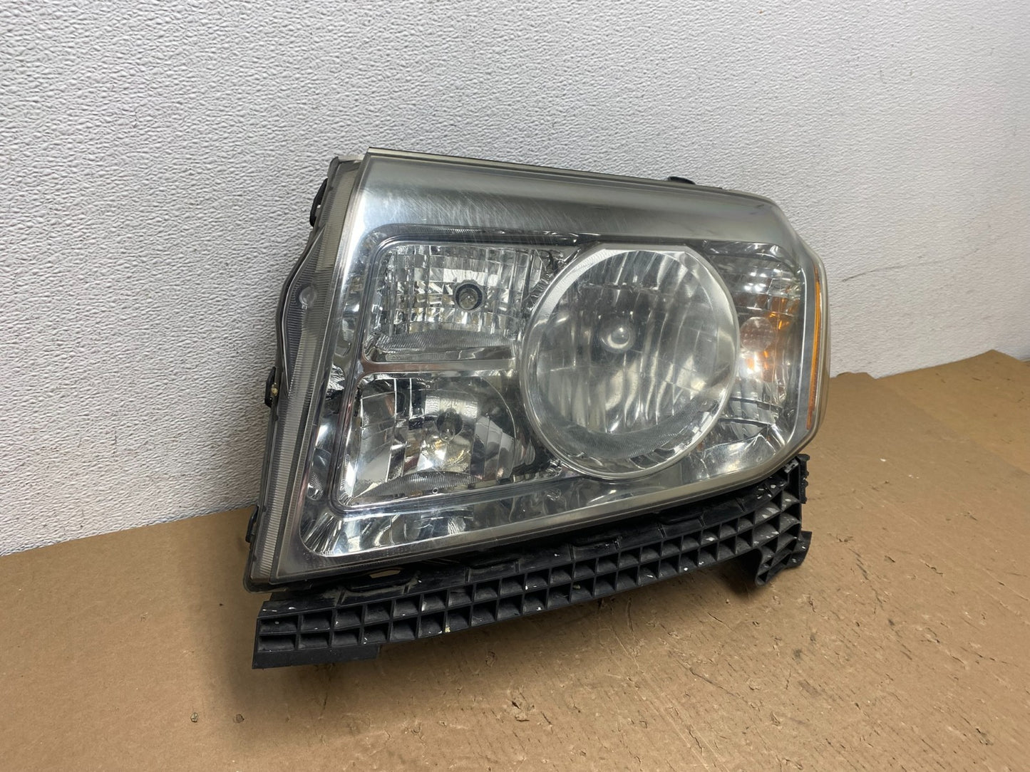 2009 2010 2011 Honda Pilot Left Driver LH Halogen Headlight AD8136 DW2