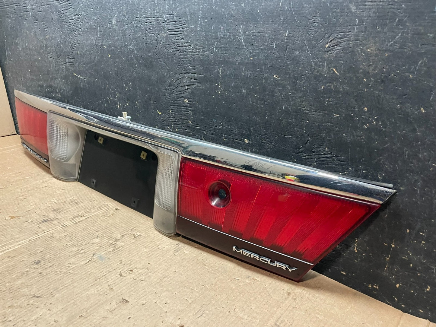 1998 to 2002 Mercury Grand Marquis Trunk Lid Center Tail Light AB3143 DG2
