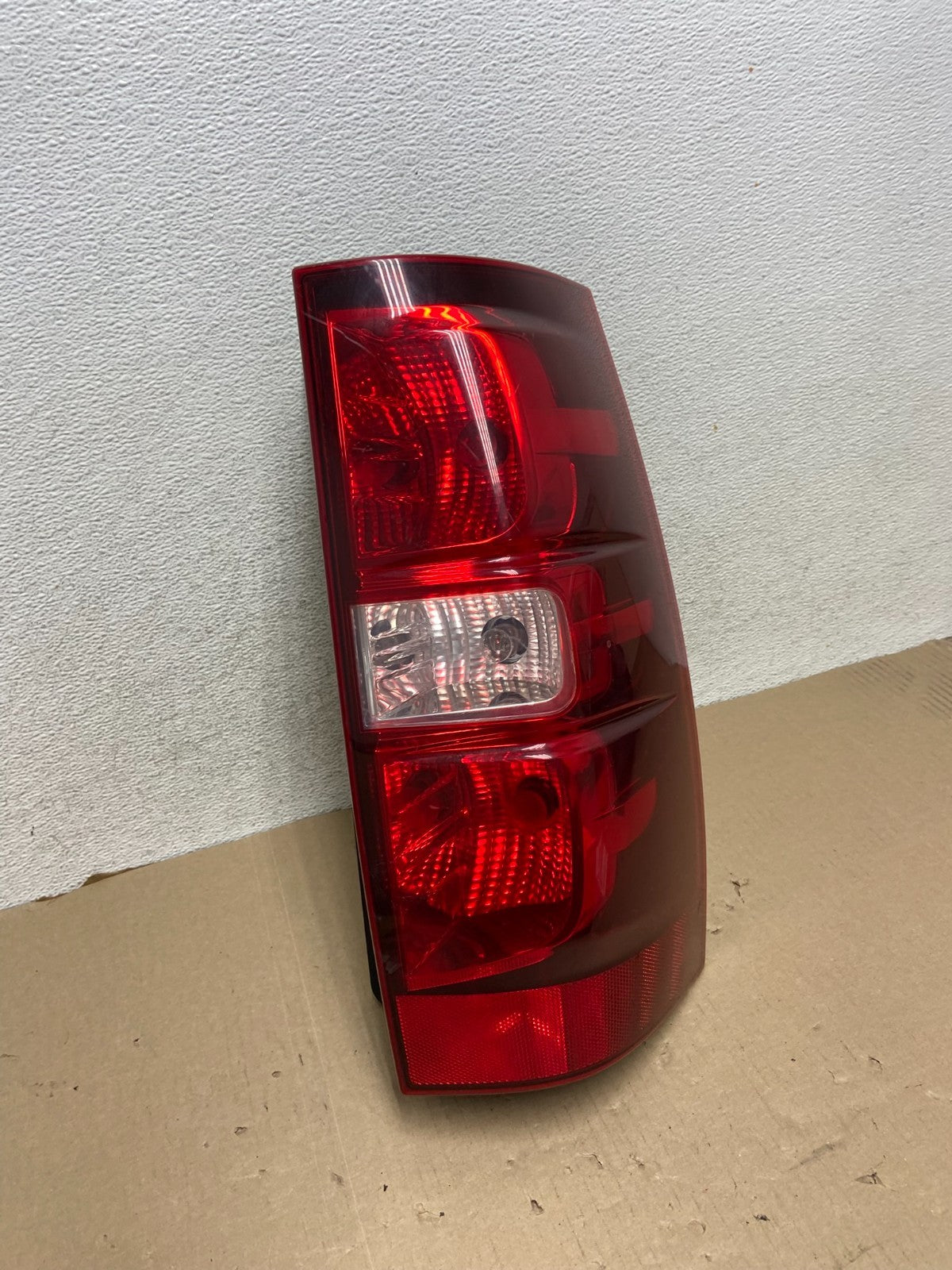 2008-2014 Chevrolet Tahoe Suburban Right Passenger Rh Tail Light AG6873 LK2