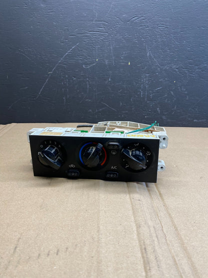 2001-2004 Nissan Xterra Heater A/C Climate Temperature Control OEM AB86450
