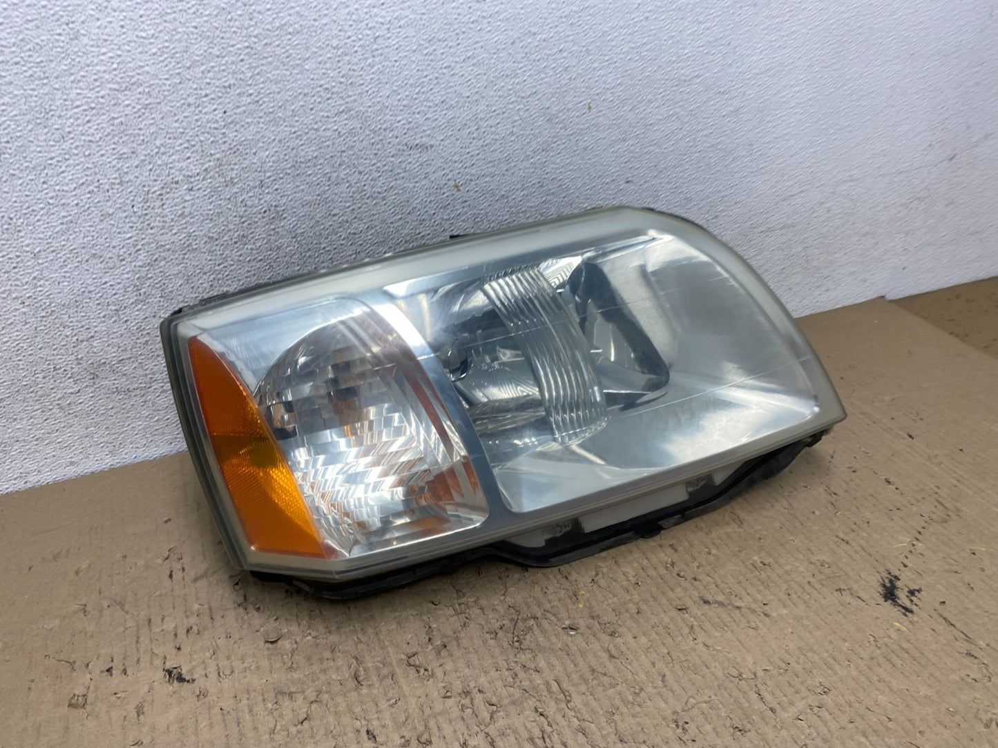 2004 - 2011 Mitsubishi Endeavor Headlight Right Passenger Rh Side AF7186 DW2