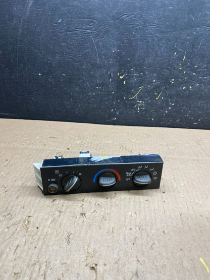 2001 - 2007 GMC Chevrolet Express 1500 Climate Control A/C t4977 DG0