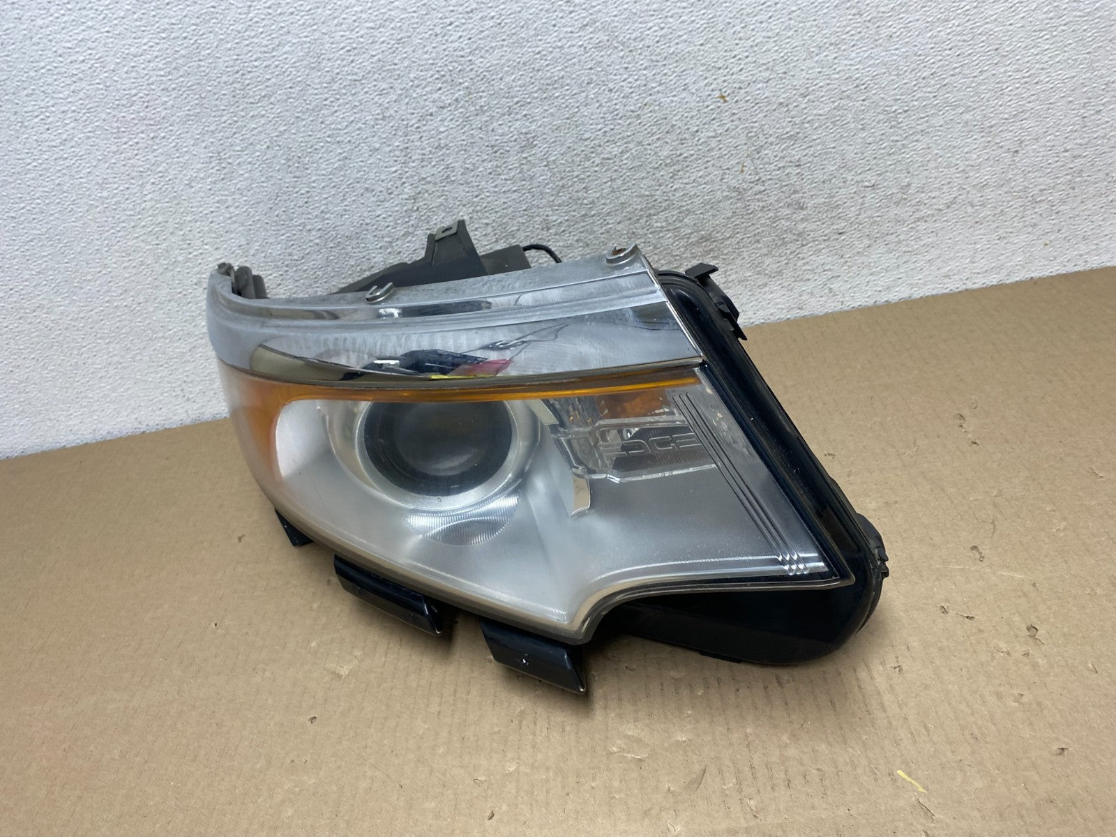 2011 to 2014 Ford Edge Front Right Passenger Headlight Halogen AG5873 DW1