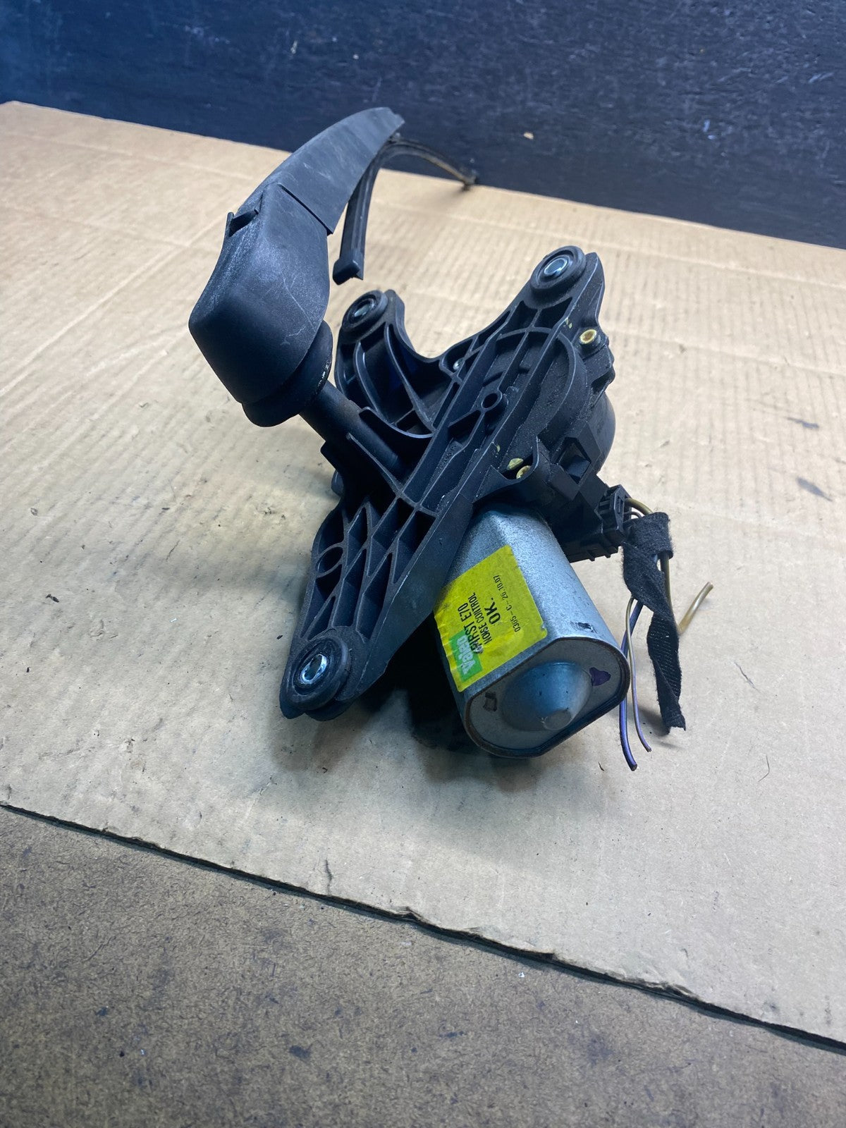 2007 to 2013 BMW X5 E70 Rear Windshield Wiper Motor AD5075 DG4