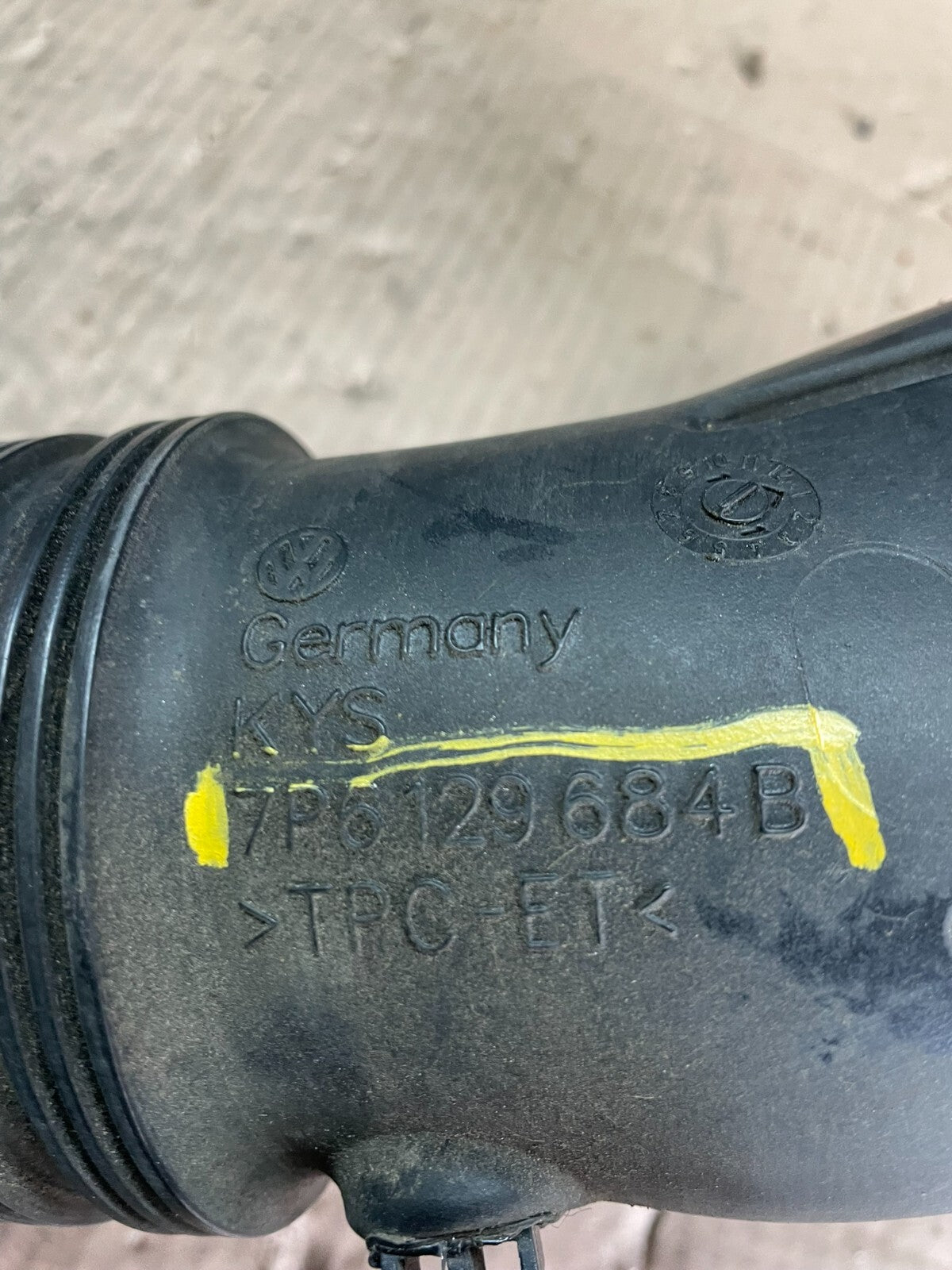 2011 to 2017 Volkswagen Touareg 3.6L Air Intake Hose Tube OEM M8951 DG8