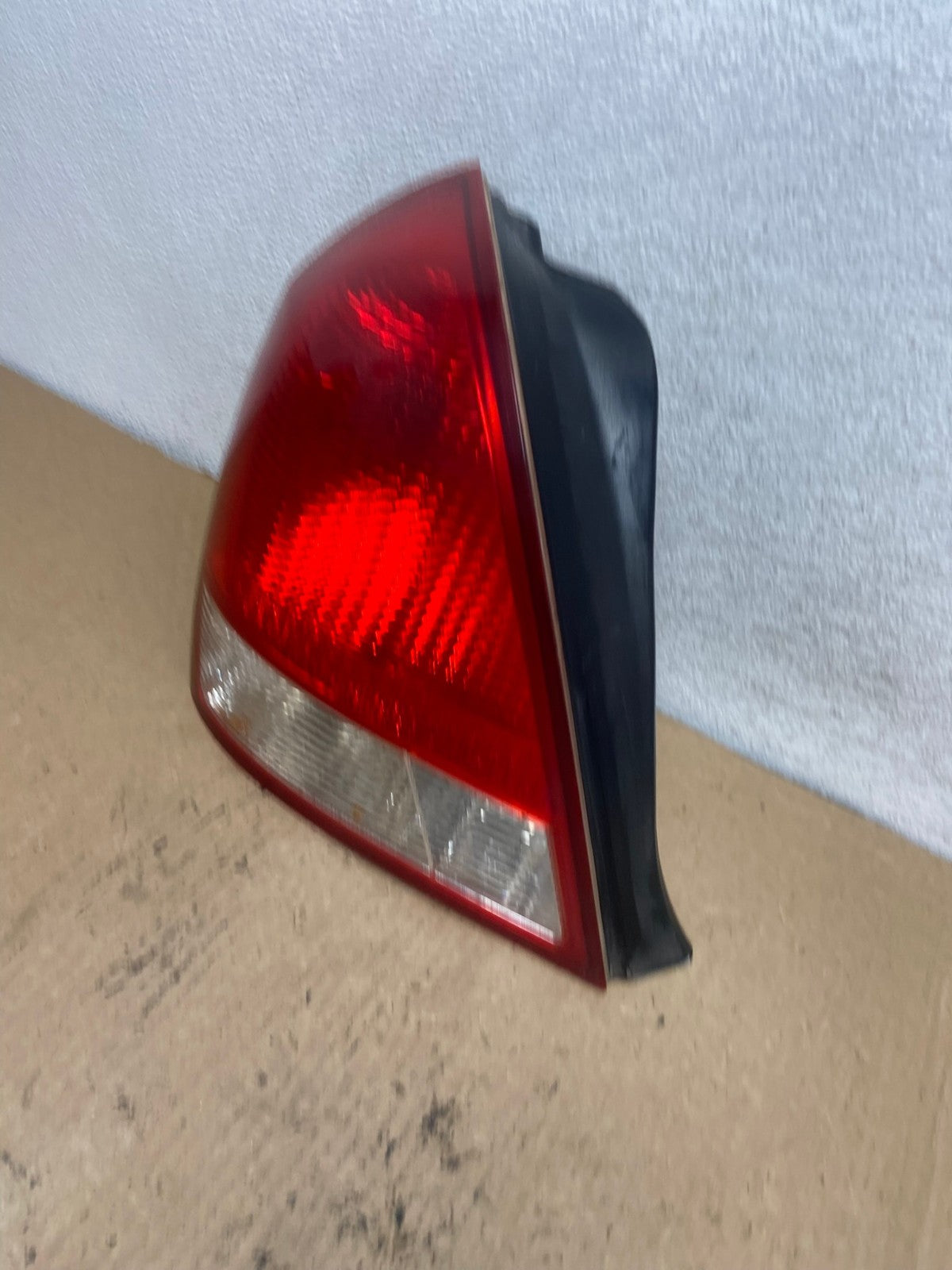 2001-2003 Sedan Hyundai Elantra Left Driver Lh Side Tail Light AG2350 LK1
