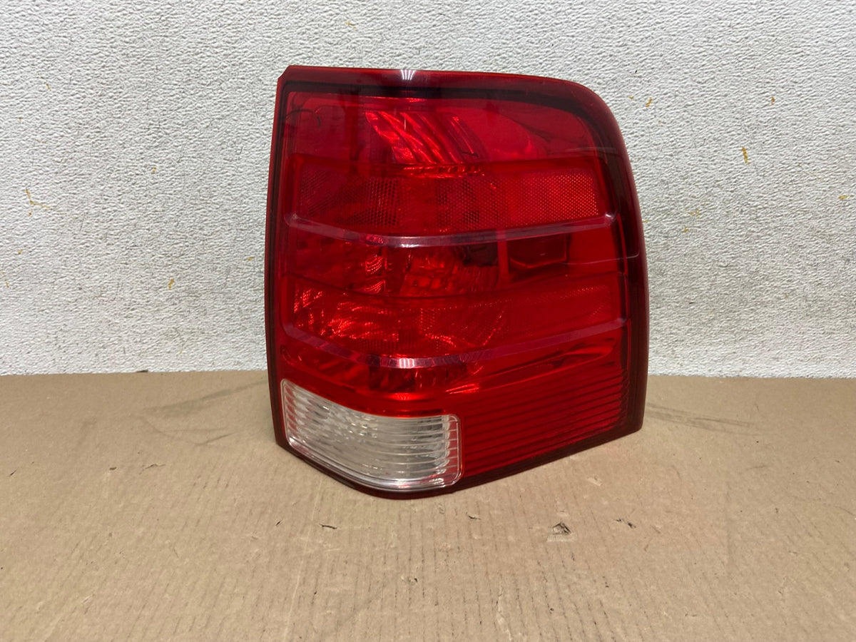 2003 2004 2005 2006 Ford Expedition Right Passenger Rh Tail light AH6759 LK0