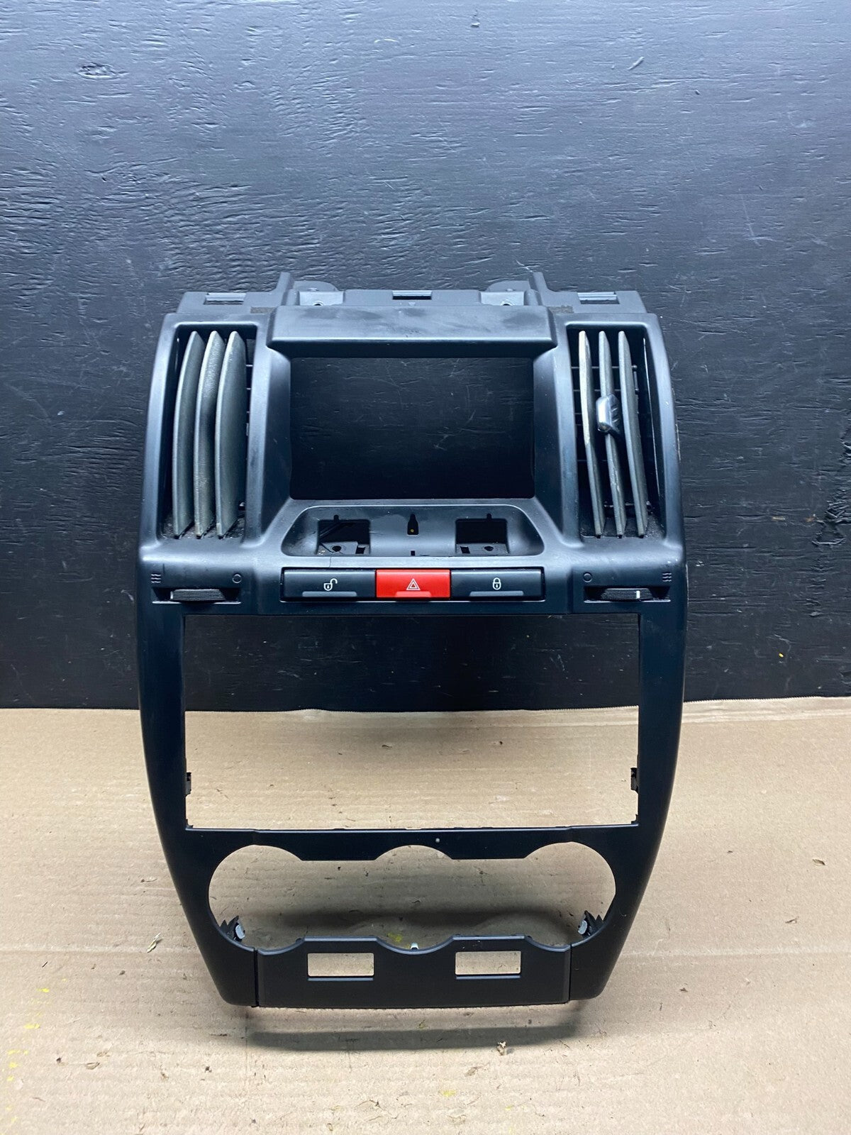 2008 to 2012 Land Rover LR2 OEM Center Dash Trim Bezel 6H52-014L09-AG J4841 DG0