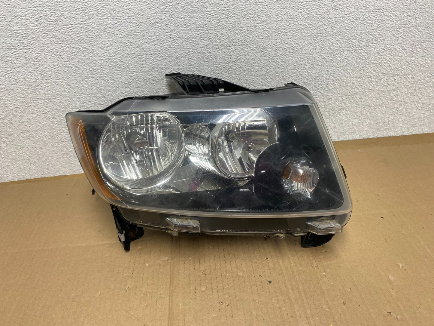 2011-2013 Jeep Grand Cherokee Right Passenger Halogen Headlight DEPO AB8099 DW0