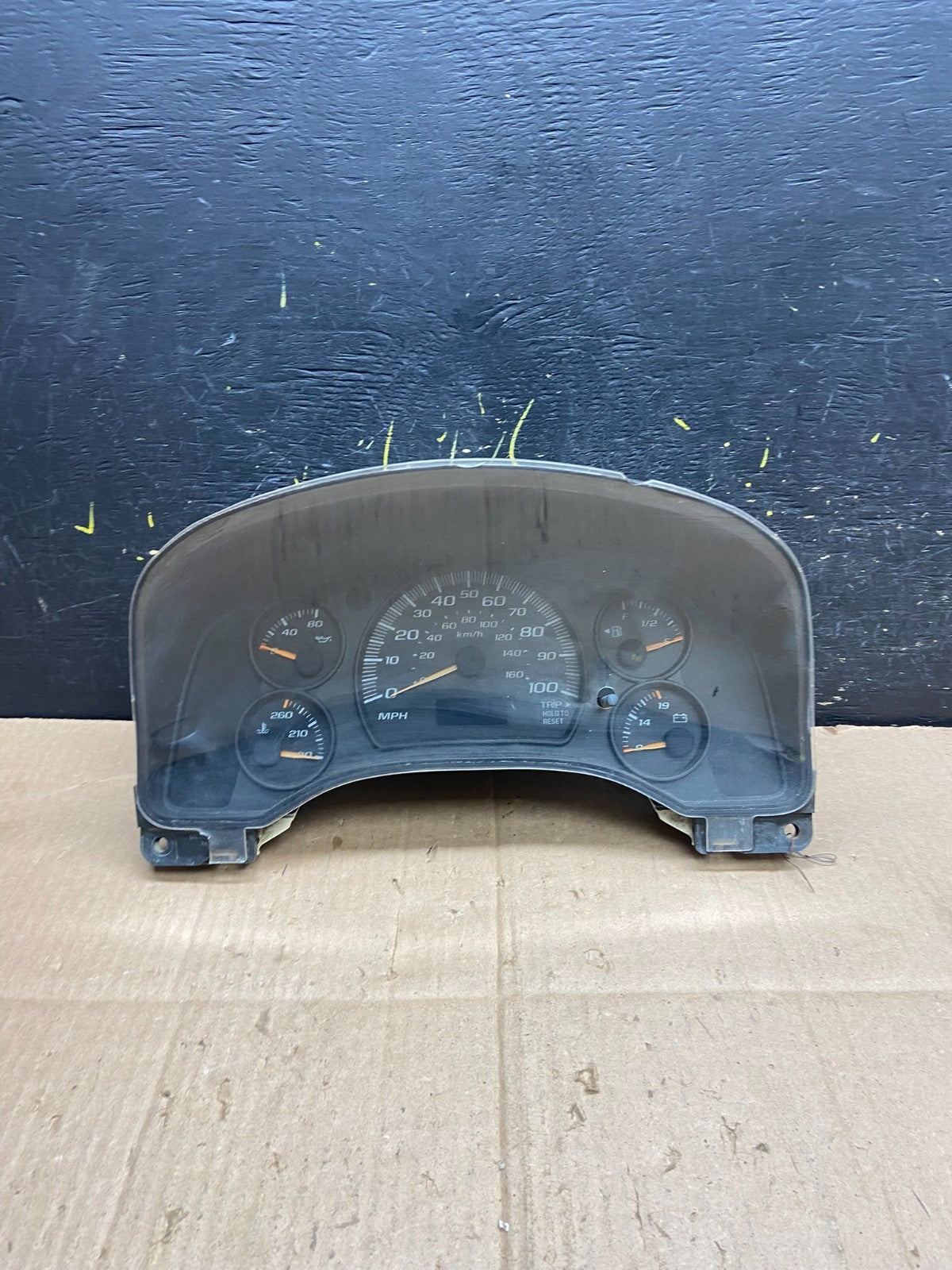 2003 to 2007 Chevrolet Express Speedometer Cluster Gauge 25755008 AA8169 DG0