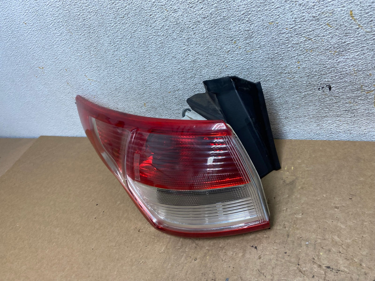 2013 to 2016 Ford Escape Left Driver LH Side Tail Light AI3627 LK1