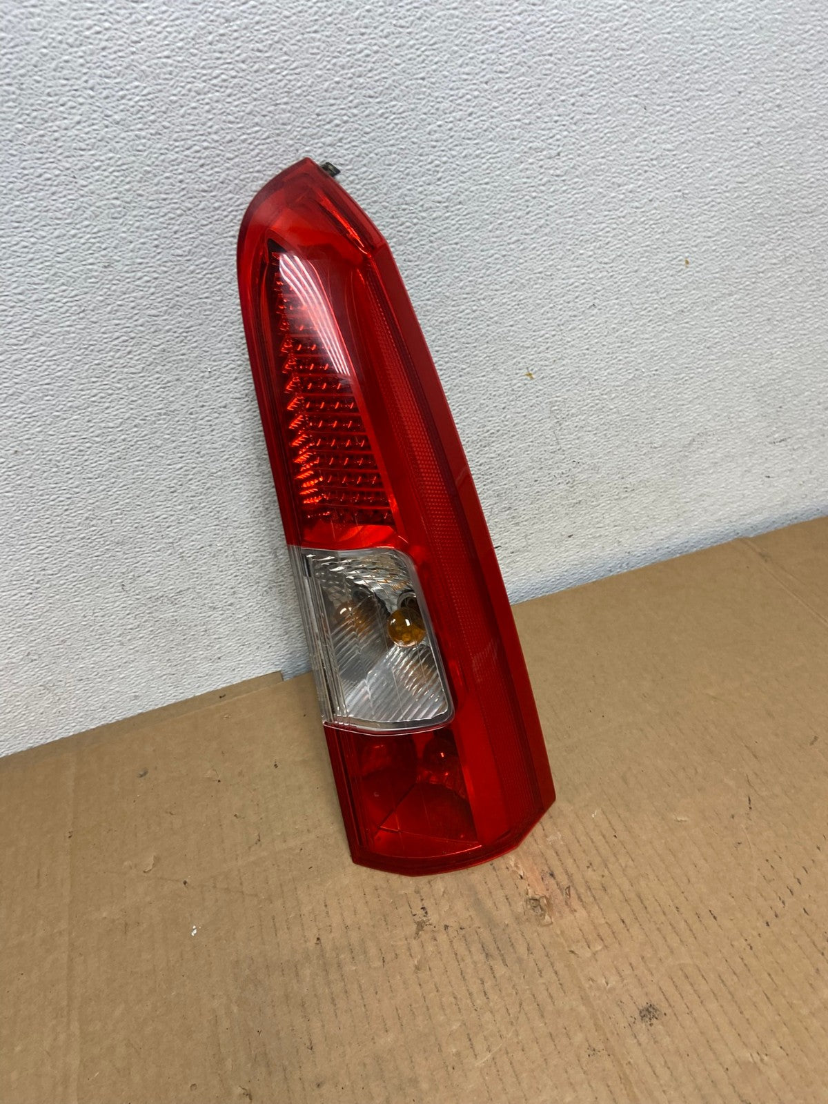 2005 - 2007 Volvo XC70 V70 Right Passenger RH Side Tail Light Upper AD0788 LK2