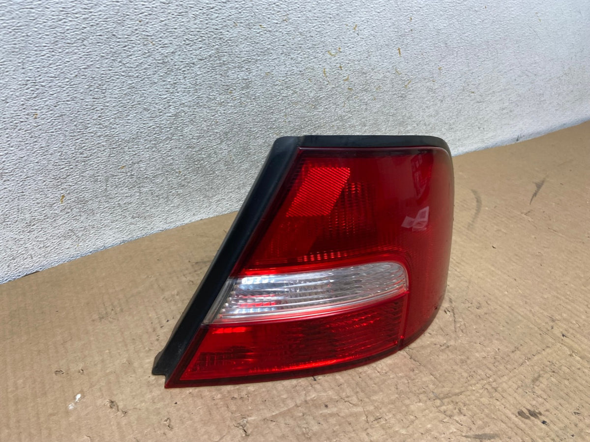 2000 to 2001 Nissan Altima Tail Light Right Passenger Rh Side AI8222 LK2
