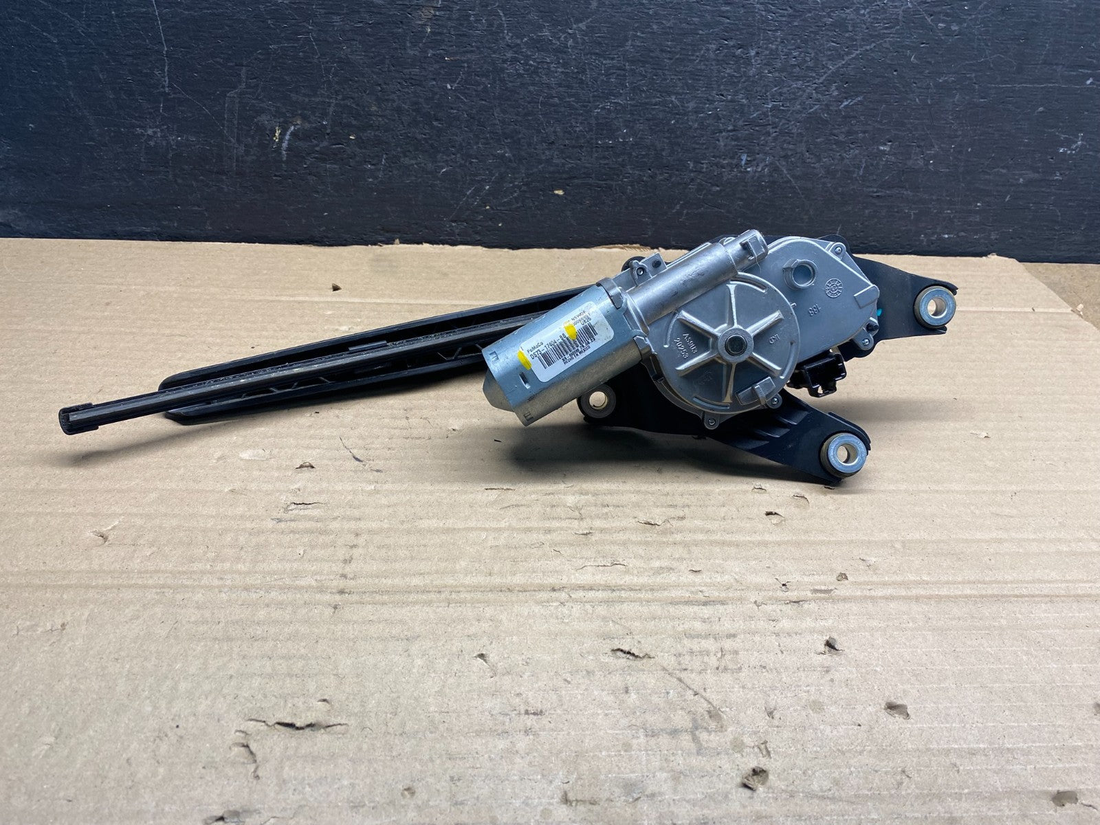 2020 to 2023 Ford Explorer Rear Windshield Wiper Motor ad9468 DG5