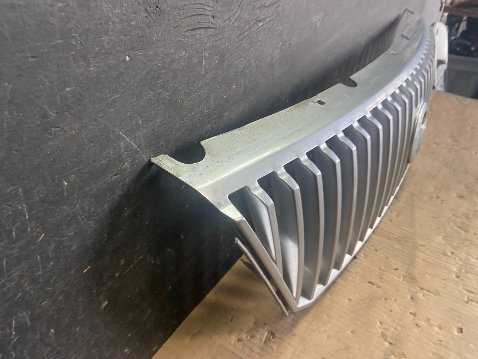 2002 to 2005 Mercury Mountaineer Front Upper Grill Grille Oem r5519 DG2