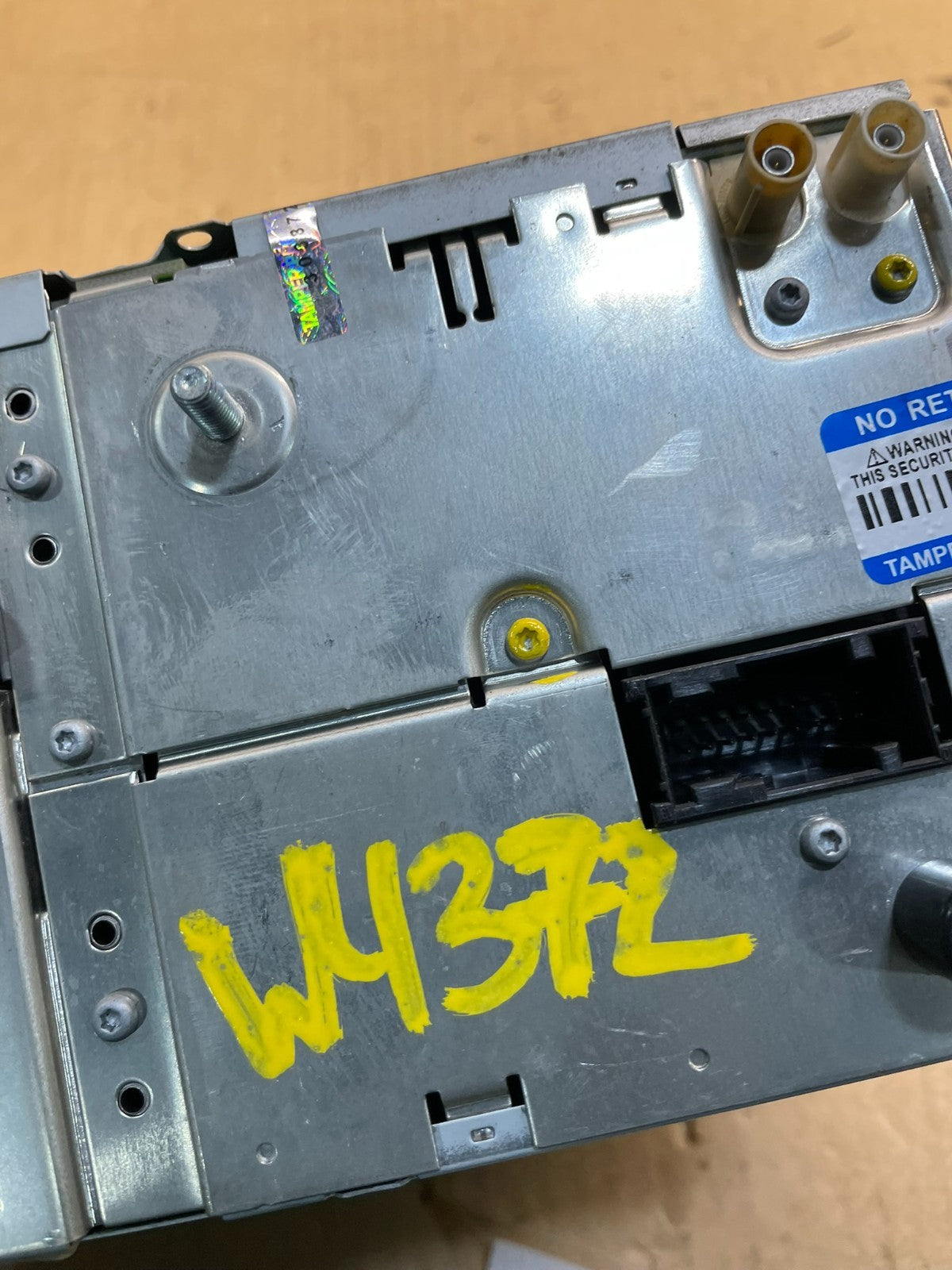 2004 to 2007 VW Touareg Stereo Radio Receiver Head Unit Control Module W4372 DG8