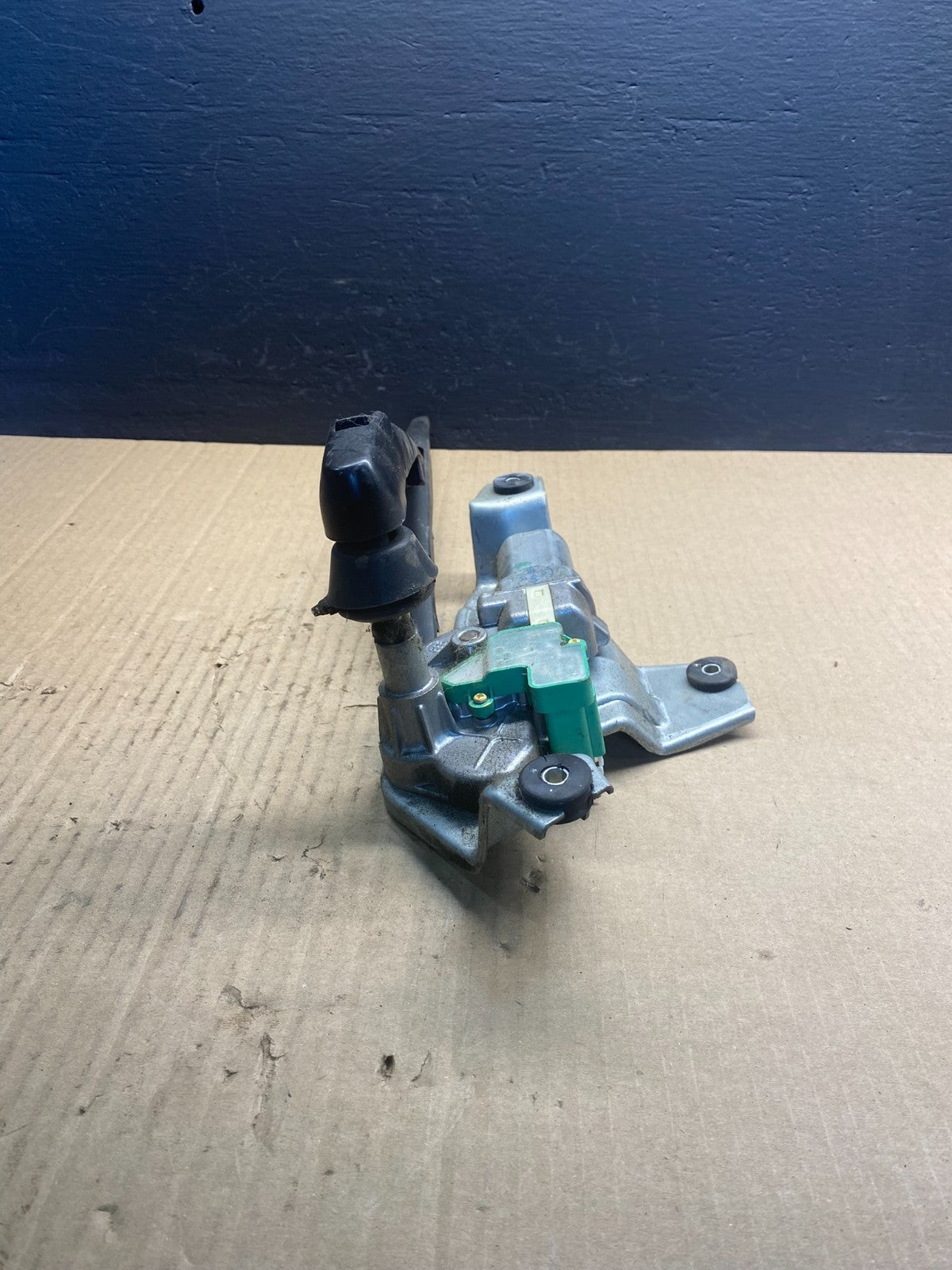 2007 to 2013 Mitsubishi Outlander Rear Windshield Wiper Motor AC04774