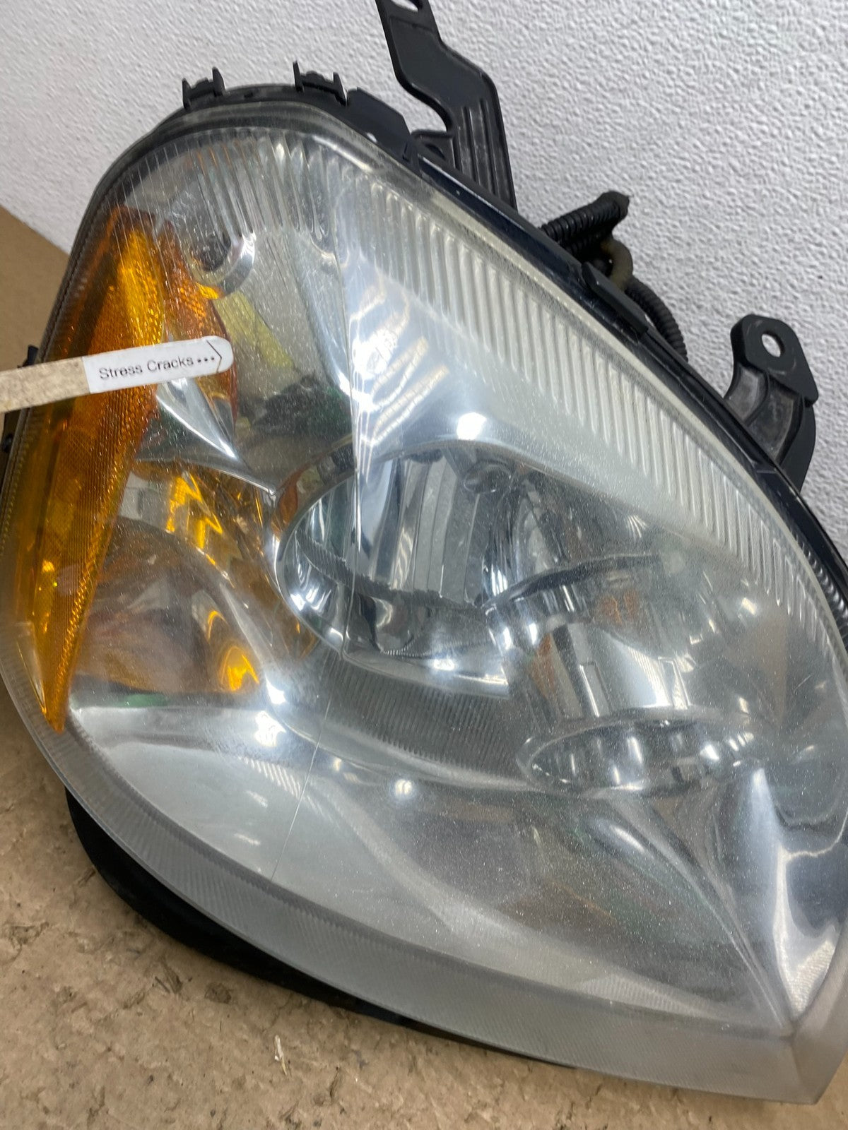 2005 to 2007 Ford Five Hundred Halogen Right Passenger Side Headlight AG1315 DW3