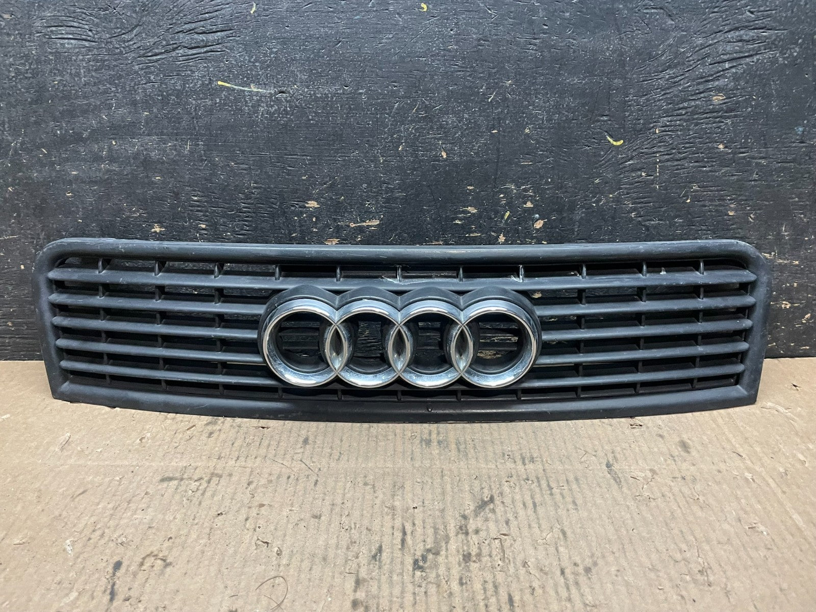 2002 to 2005 Audi A4 Upper Front Grill Grille OEM  Y1278 DG0