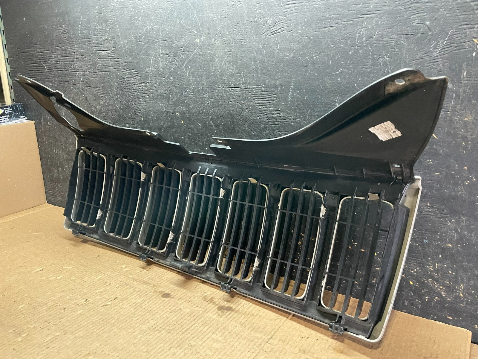 2008 2009 2010 2011 2012 Jeep Liberty Front Upper  Grill Grille OEM Y9601 DG8