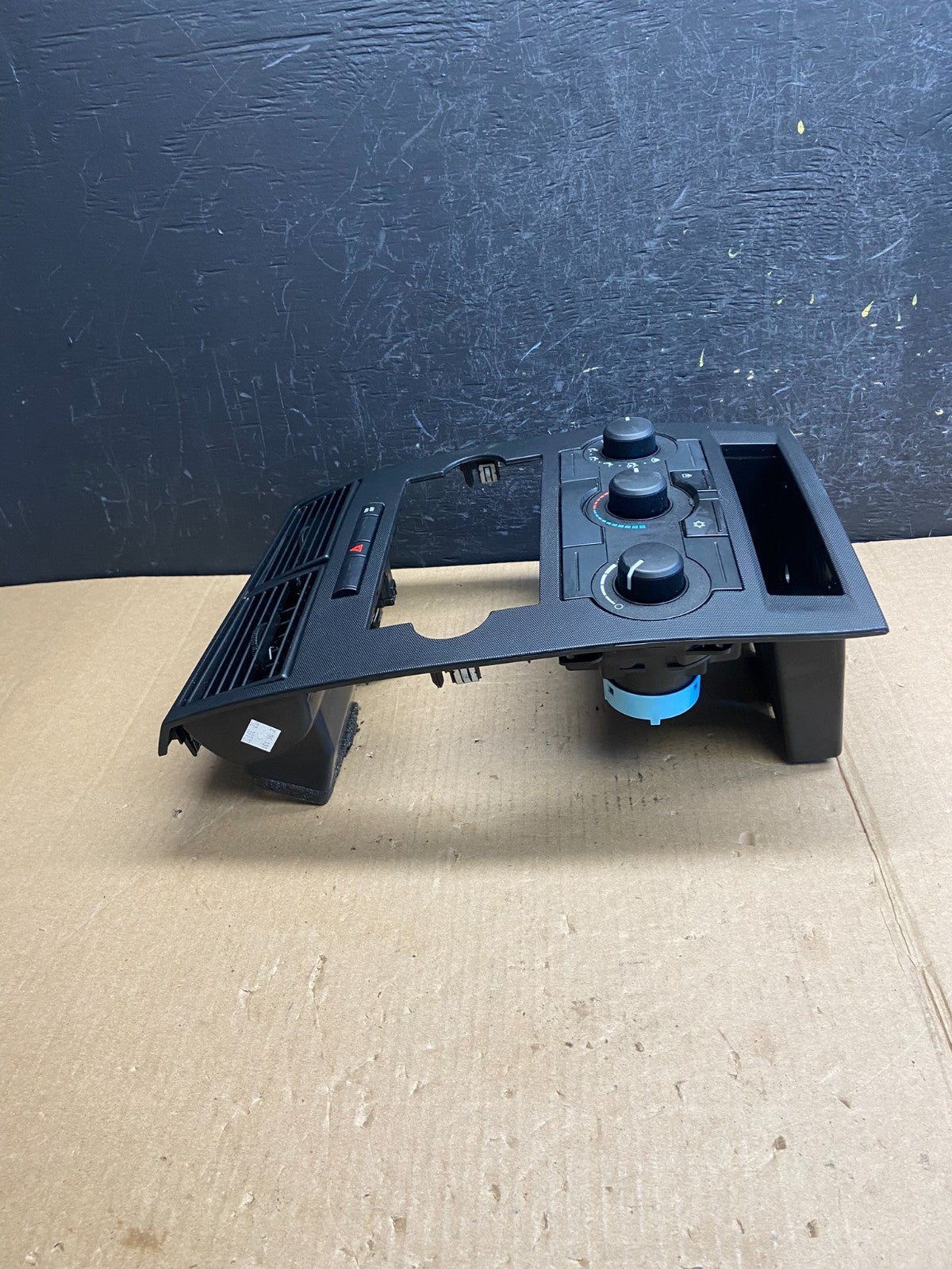 2005 - 2007 Dodge Charger Dash Climate Temperature Control Radio Bezel AE4459 DG1