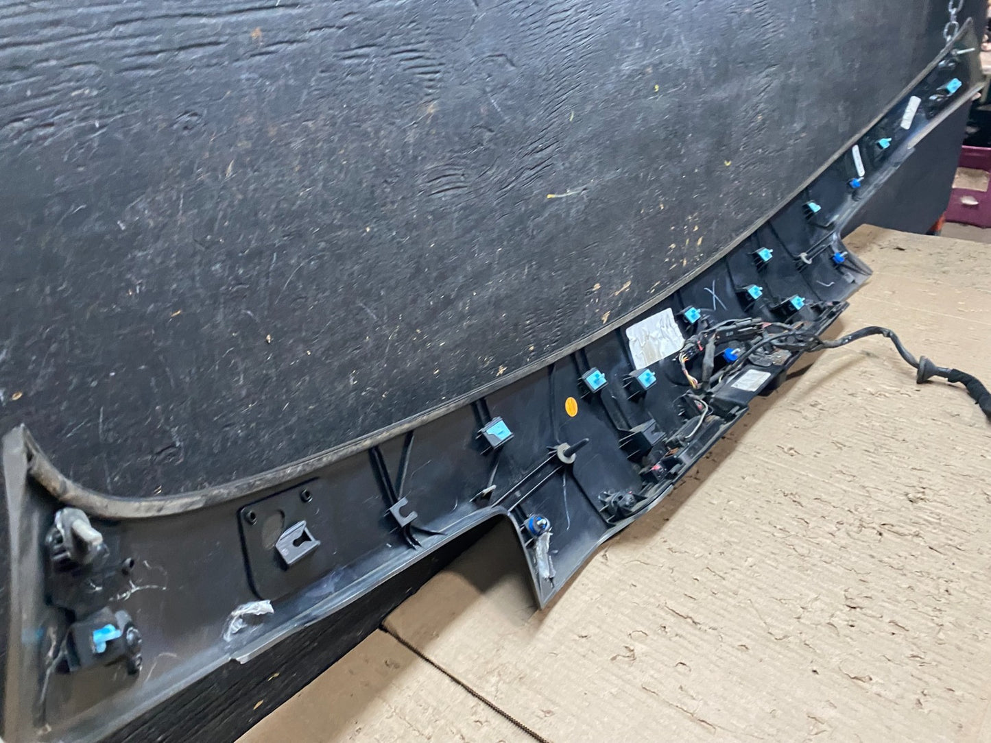 2016 to 2020 Kia Sorento Rear Trunk Liftgate Camera Cover Panel Oem X8248 DG9