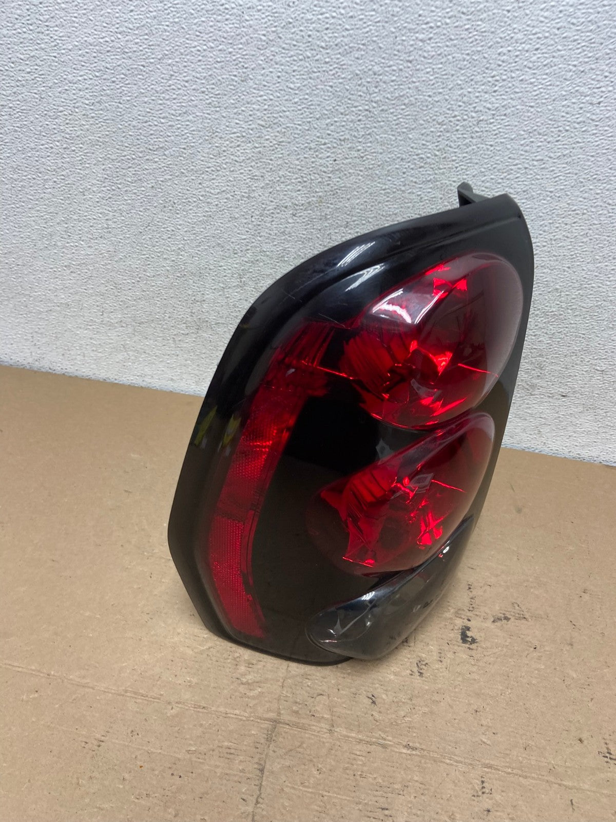 2002 to 2009 Chevrolet Trailblazer Left Driver LH Side Tail Light AF4783 LK2