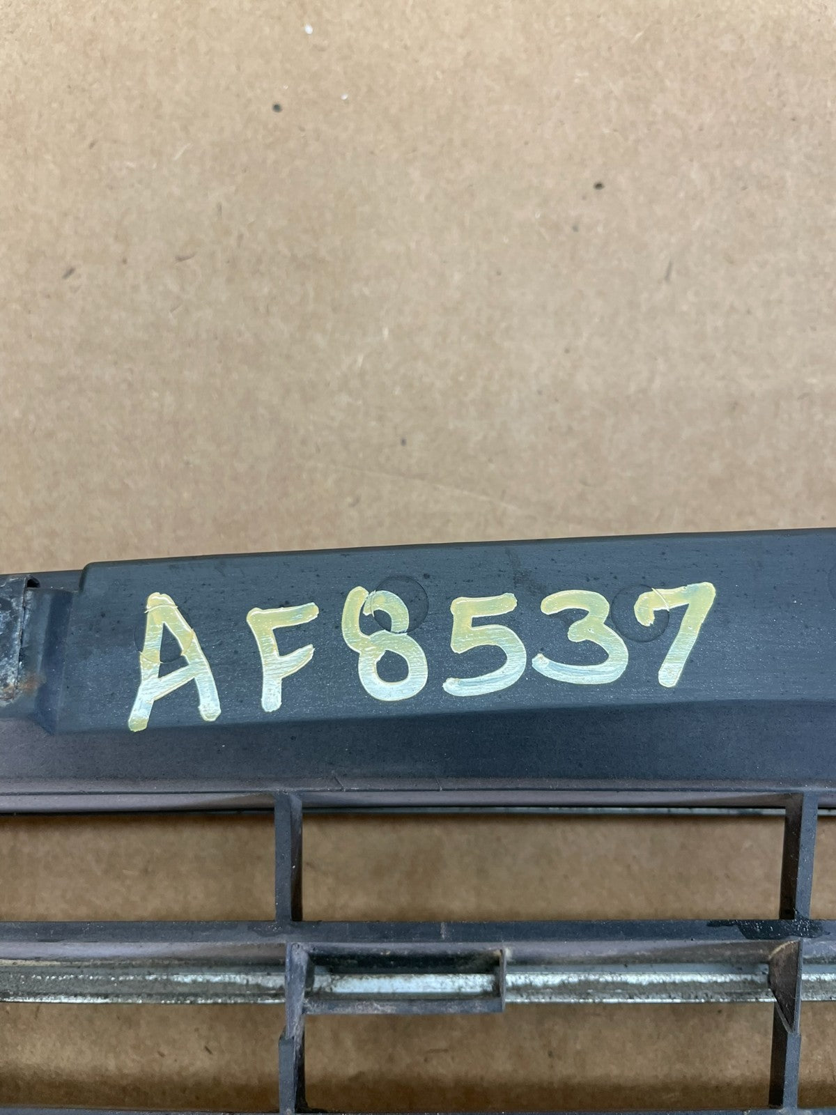 1996 to 1999 Mercedes Benz E320 Front Upper Grill Grill 2108880123 af8537 DG5