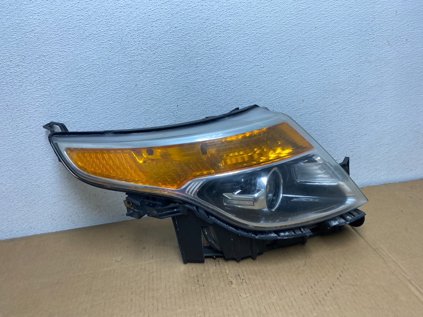 2011 to 2015 Ford Explorer Right Passenger Halogen Headlight AD0760 DW0