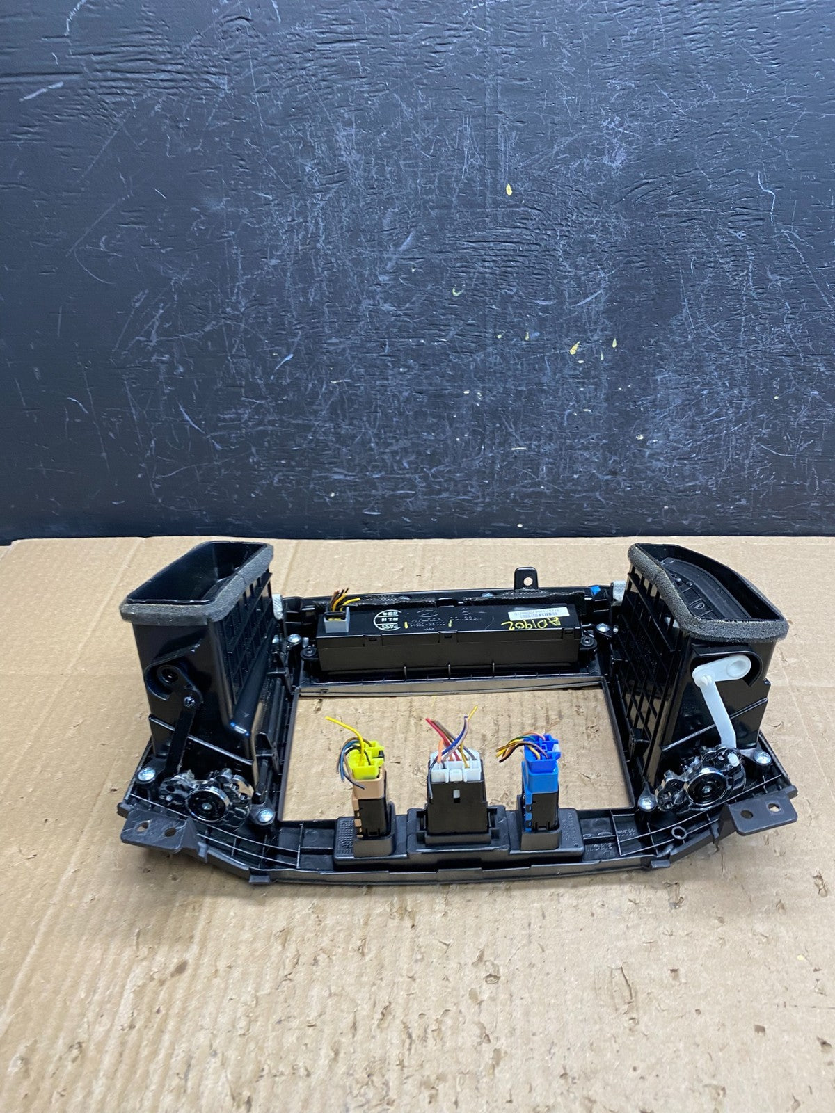 2007 to 2009 Hyundai Santa Fe Center Dashboard Radio Bezel Trim ad1902 DG5