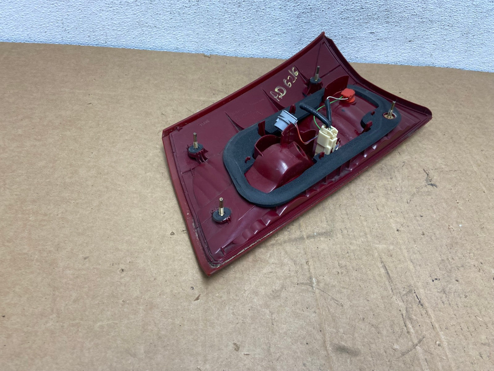 2004 - 2005 Toyota Sienna Left Driver LH Side Inner Tail Light AD6216 LK4