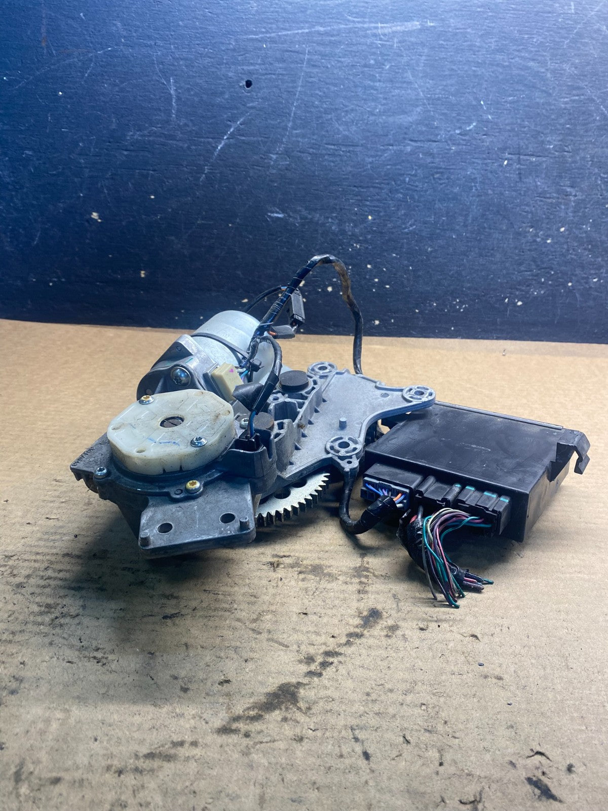 2009 to 2016 GMC Acadia Rear Trunk Liftgate Power Motor Actuator OEM AA0738 DG1