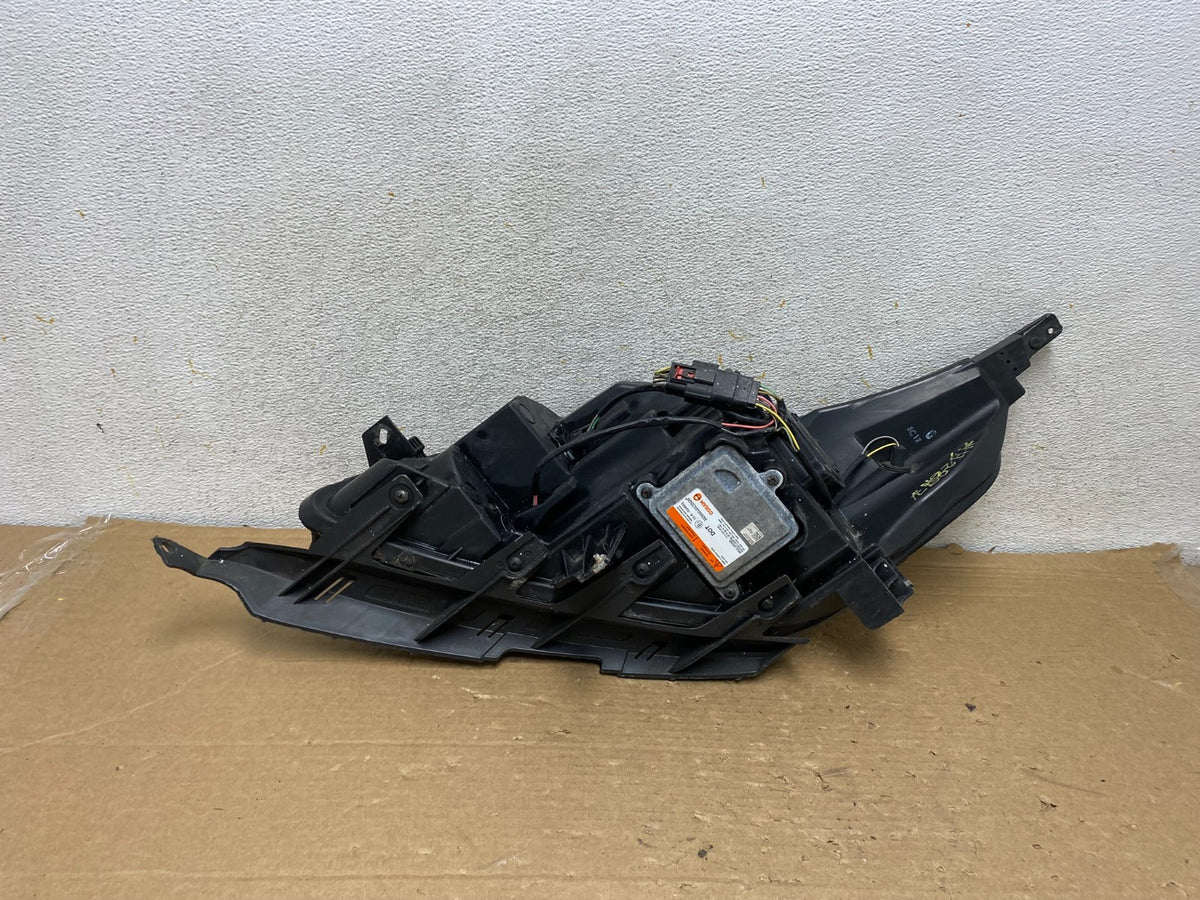 2013 to 2016 Chevrolet Malibu Right Passenger Headlight Xenon HID AH8520 DW7