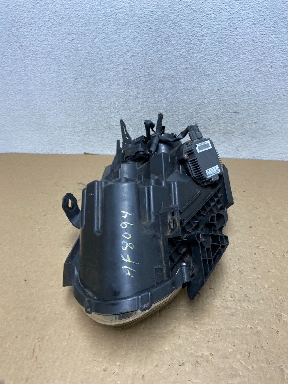 2009-2013 Nissan Rogue Right Passenger Xenon HID Headlight AF8094 DW7