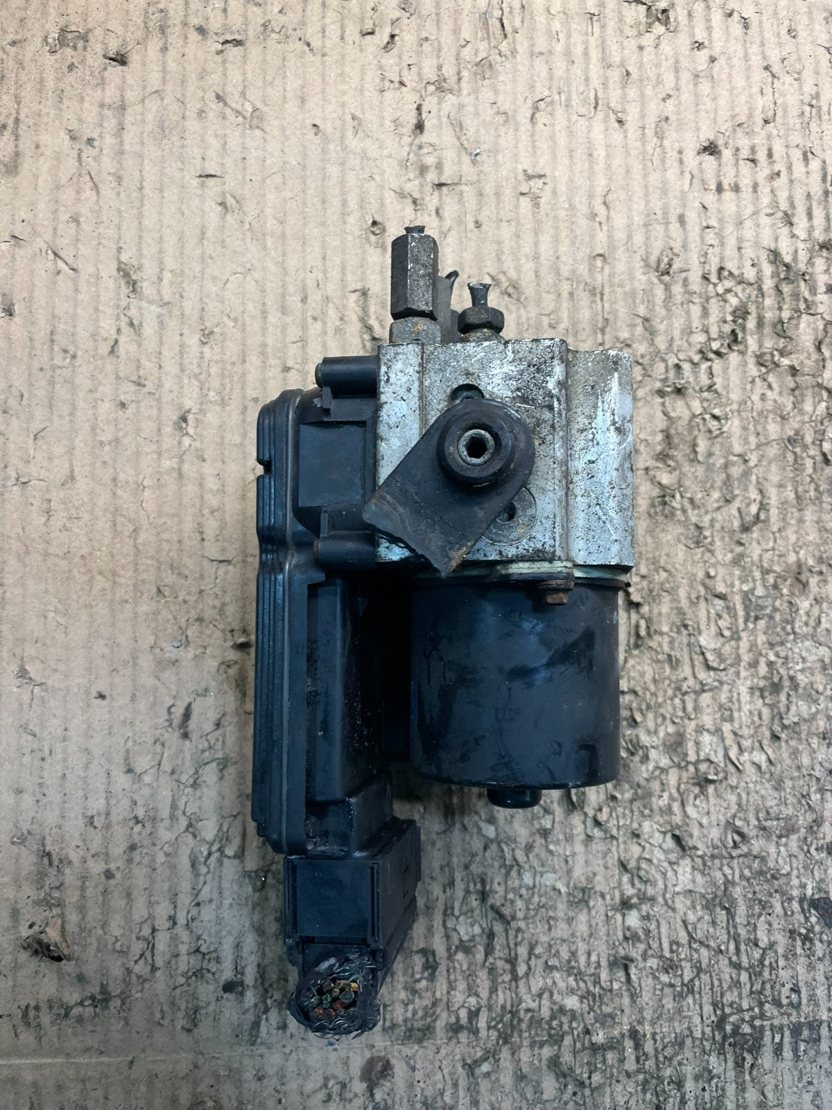 2004 2007 Ford E250 E350 Econoline Anti-Lock ABS Antilock Brake Pump V6438 DG1