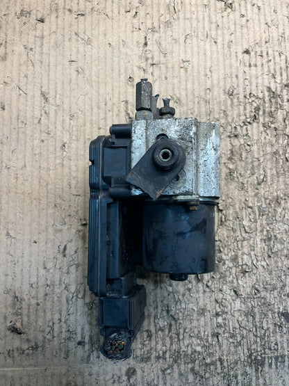 2004 2007 Ford E250 E350 Econoline Anti-Lock ABS Antilock Brake Pump V6438 DG1