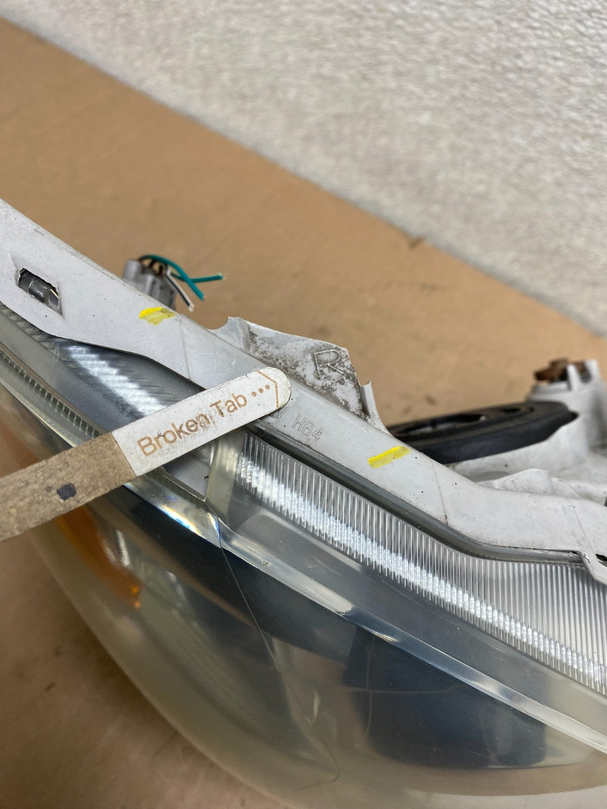 2005 to 2008 Toyota Corolla Left+Right Side Set Headlights W2902 DW11