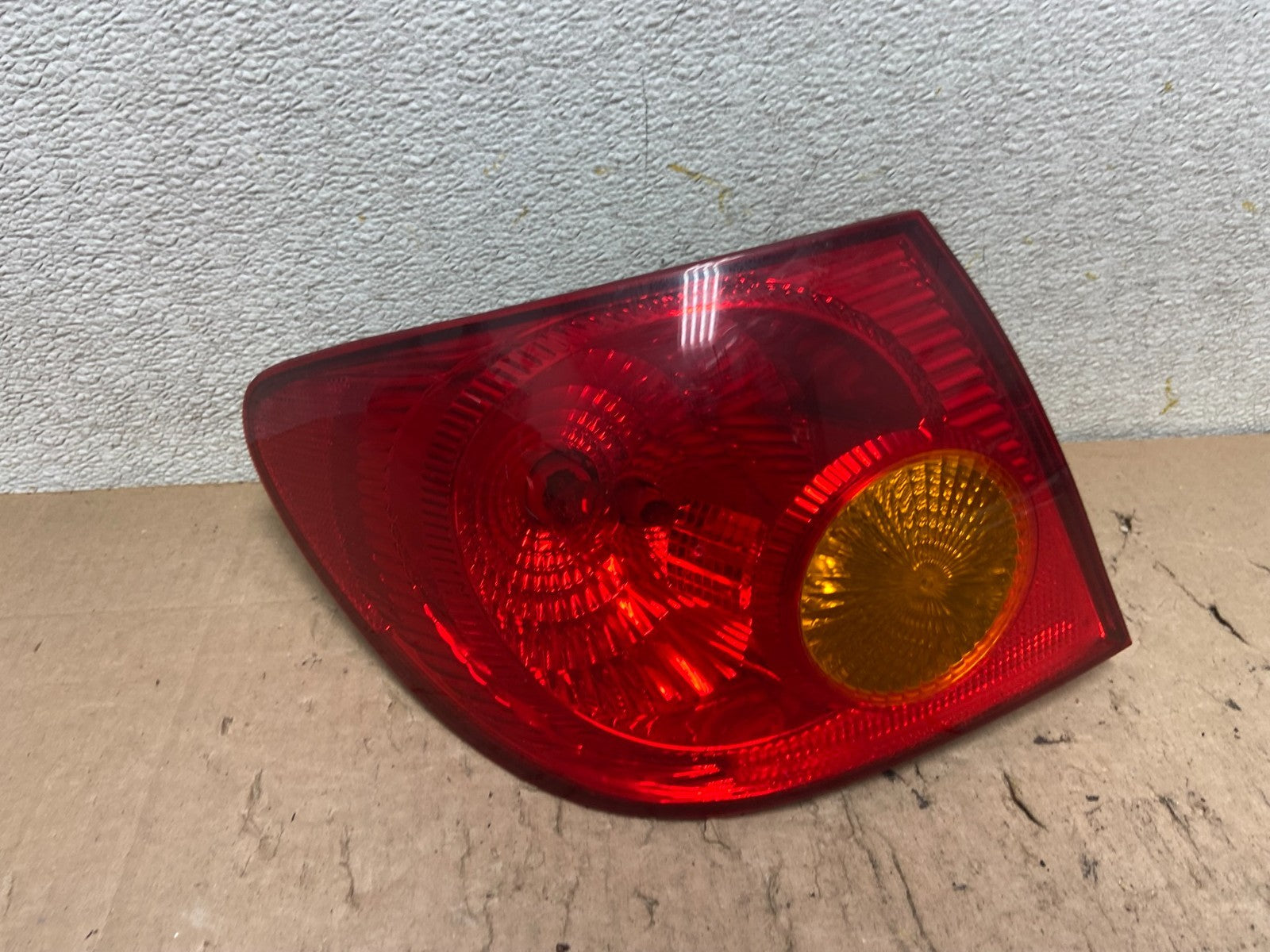 2003 to 2005 Toyota Corolla Left Driver Lh Side Tail Light Oem R3377 DW0