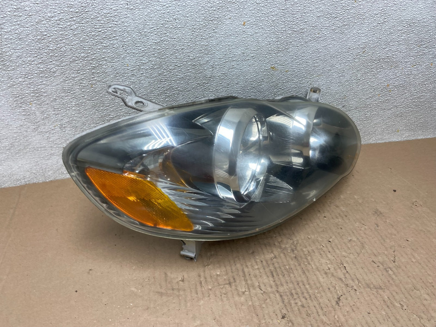 2005 to 2008 Toyota Corolla Right Passenger RH side Headlight Oem AB6028 DW2