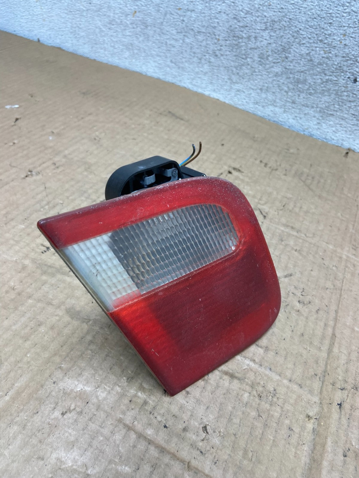 1998 - 2001 BMW 3 325i E46 Series Left Driver LH Inner Tail Light AI8151 DW2