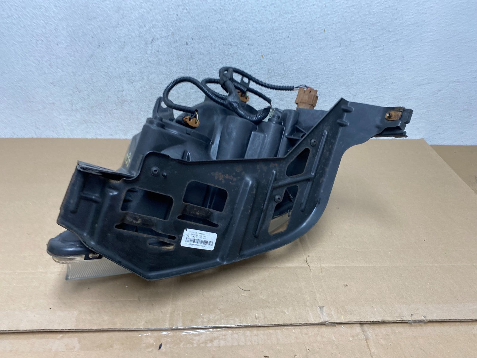 2005 to 2007 Ford Five Hundred Halogen Right Passenger Side Headlight AE4905 DW7
