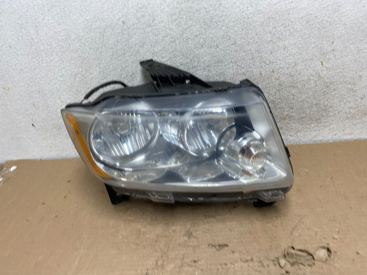 2011-2013 Jeep Grand Cherokee Right Passenger Halogen Headlight AI1143 DW0