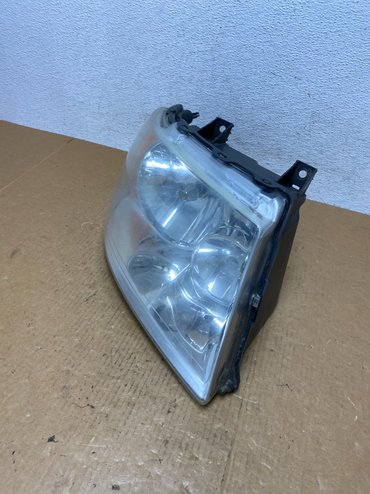 2003 - 2006 Ford Expedition Right Passenger Side Headlight Halogen AD9295 DW1