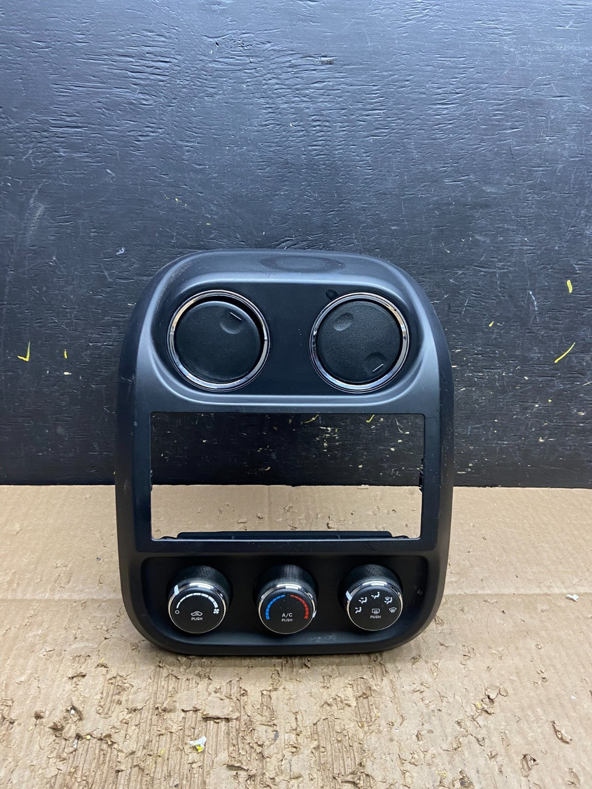 2011 to 2017 Jeep Compass Dash Climate Temperature Control Radio Bezel W0063 DG0