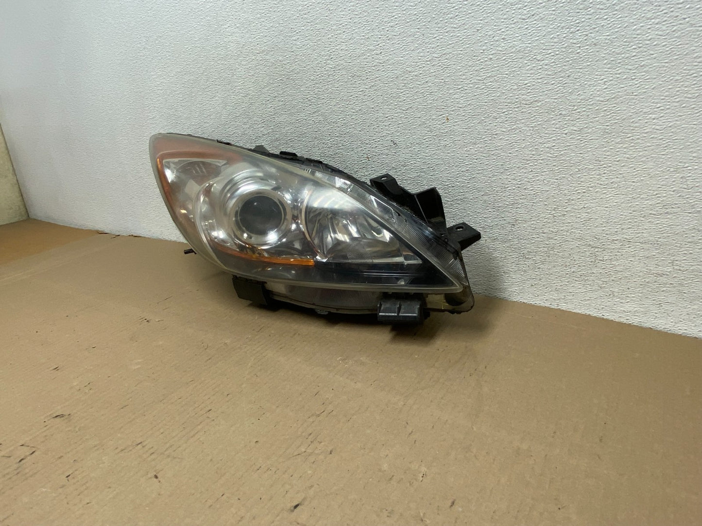 2010 - 2013 Mazda 3 Halogen Right Passenger Rh Side Headlight AG7910 DW2