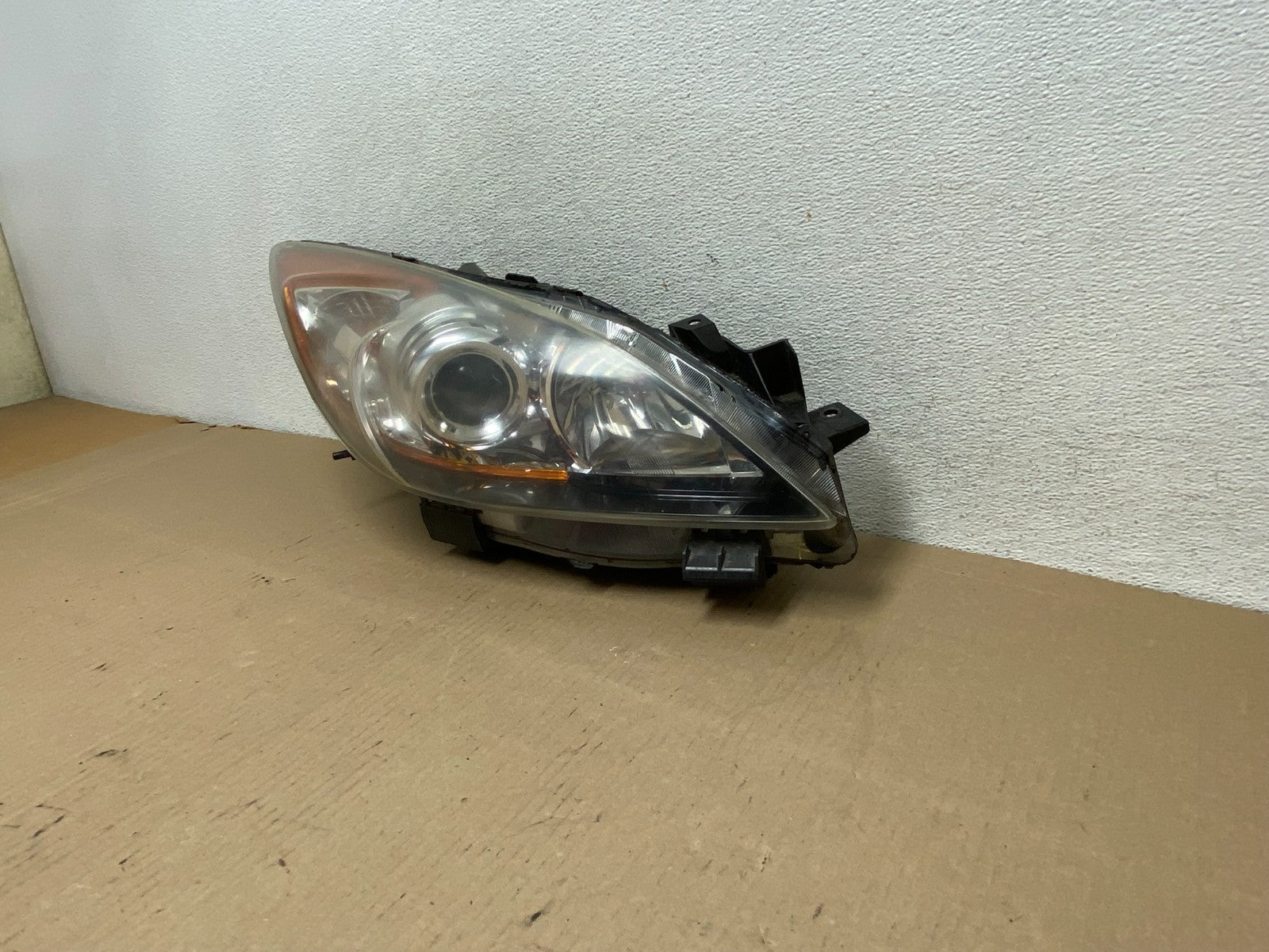 2010 - 2013 Mazda 3 Halogen Right Passenger Rh Side Headlight AG7910 DW2