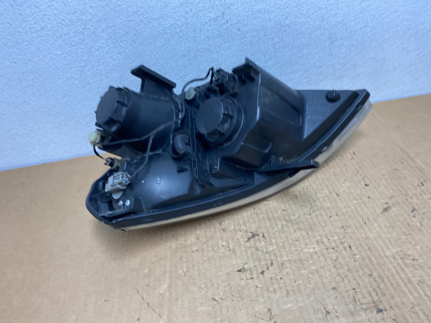 2008-2012 Kia Sedona Right Passenger RH Side Headlight Halogen DEPO AC7783 DW6