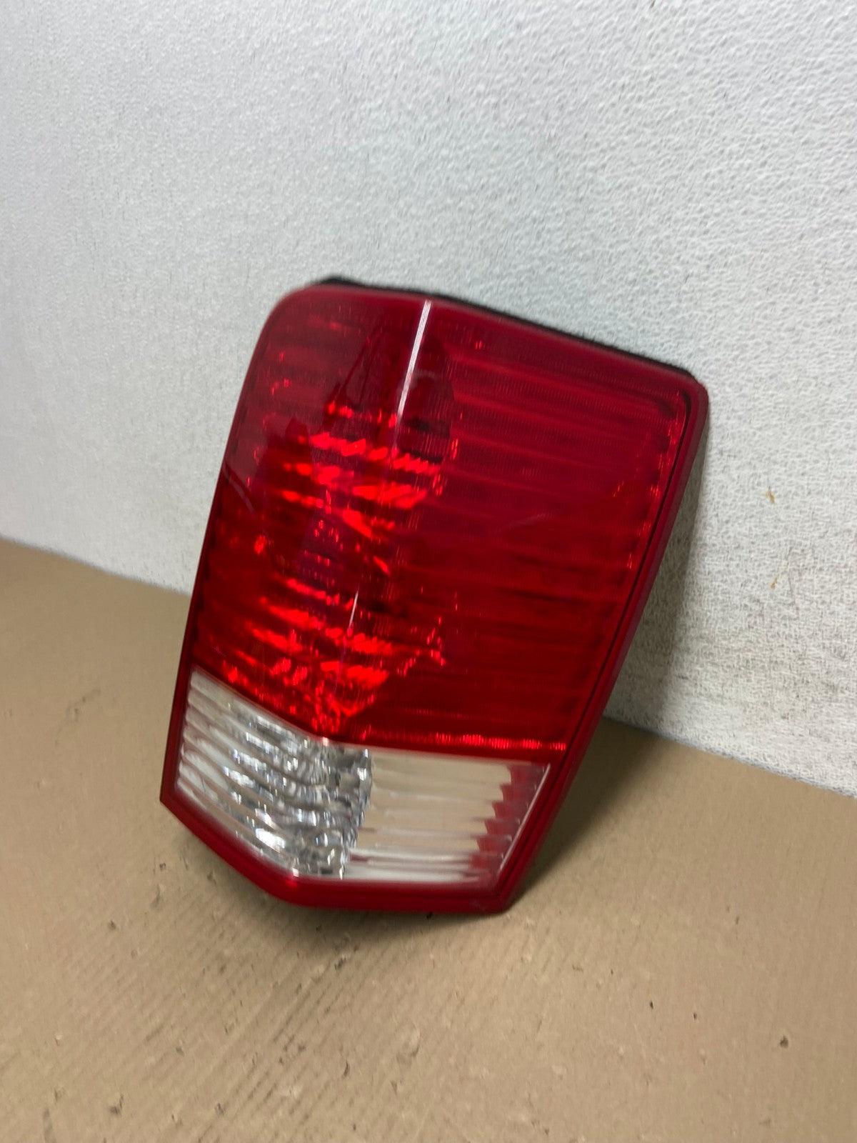 2007 2008 2009 Chrysler Aspen Tail Light Right Passenger Rh Side AE9521 LK1