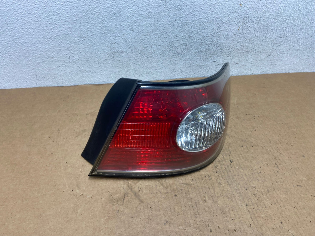 2002 to 2004 Lexus ES300 ES330 Right Passenger Side Tail Light AD4757 LK2
