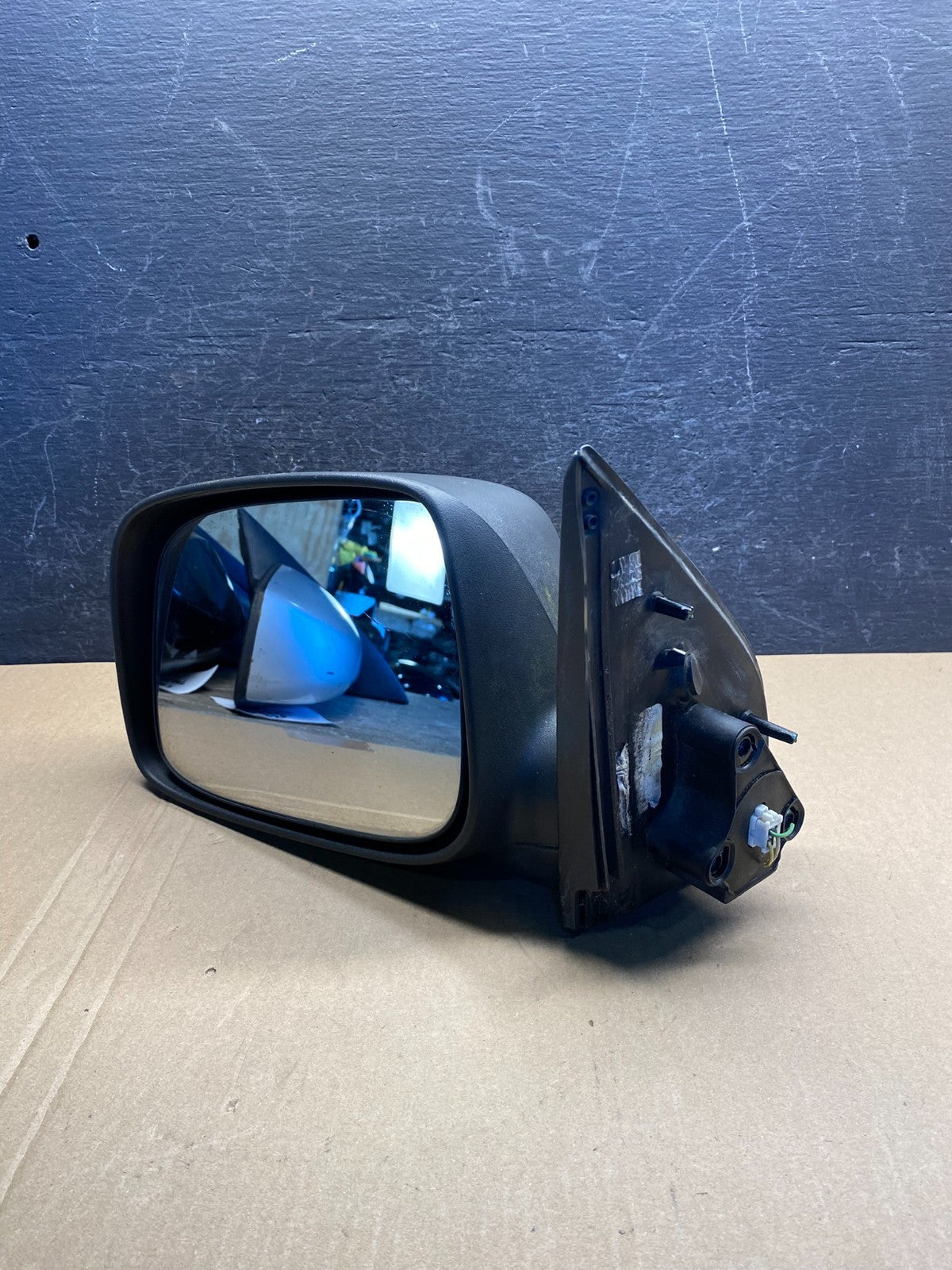 2004 to 2012 Chevrolet Colorado Left Side View Manual Door Mirror AG3507 PS10